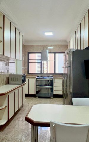 Apartamento para alugar com 210m², 4 quartos e 2 vagas Apartamento para alugar com 210m², 4 quartos e 2 vagasCozinha