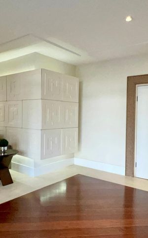Apartamento para alugar com 210m², 4 quartos e 2 vagas Apartamento para alugar com 210m², 4 quartos e 2 vagasHall de entrada