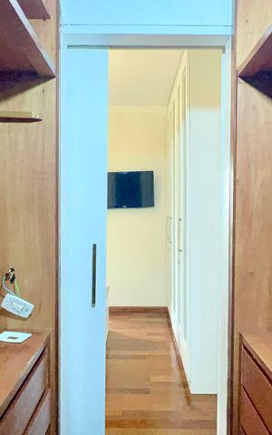 Apartamento para alugar com 210m², 4 quartos e 2 vagas Apartamento para alugar com 210m², 4 quartos e 2 vagasCloset da suíte 4