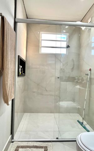 Casa à venda com 250m², 2 quartos e 2 vagasBanheiro da Suíte 1