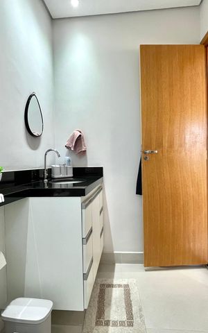 Casa à venda com 250m², 2 quartos e 2 vagasBanheiro da Suíte 1