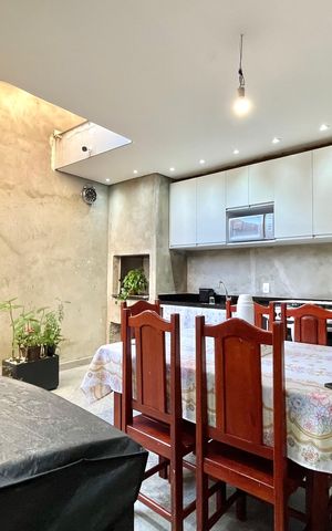 Casa à venda com 250m², 2 quartos e 2 vagasQuintal