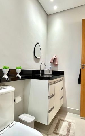 Casa à venda com 250m², 2 quartos e 2 vagasBanheiro da Suíte 1