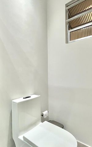 Casa à venda com 250m², 2 quartos e 2 vagasBanheiro da Suíte 2
