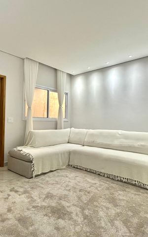 Casa à venda com 250m², 2 quartos e 2 vagasSala