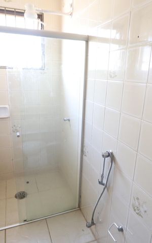 Casa para alugar com 250m², 5 quartos e 2 vagasBanheiro da suíte 