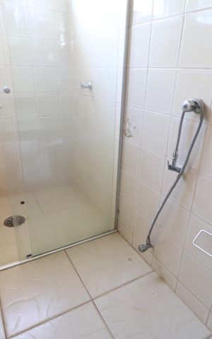 Casa para alugar com 250m², 5 quartos e 2 vagasBanheiro da suíte 