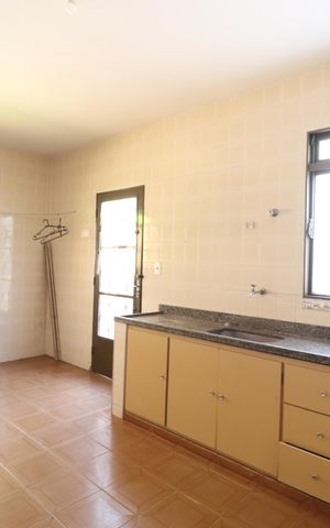 Casa para alugar com 250m², 5 quartos e 2 vagasCozinha
