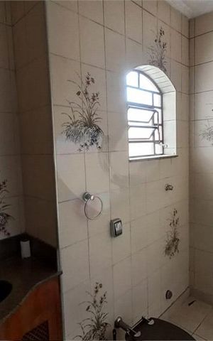 Casa à venda com 181m², 2 quartos e 6 vagas