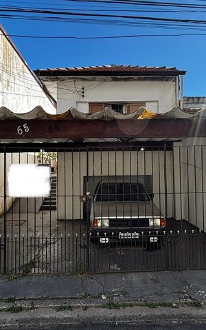 Casa à venda com 156m², 2 quartos e 2 vagas Casa à venda com 156m², 2 quartos e 2 vagasFachada