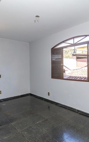 Casa à venda com 360m², 5 quartos e 3 vagas Casa à venda com 360m², 5 quartos e 3 vagasQuarto 3