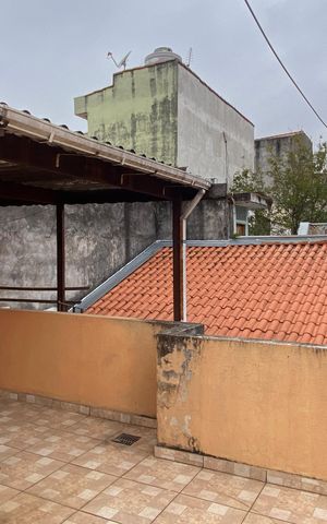 Casa à venda com 132m², 3 quartos e 2 vagas Casa à venda com 132m², 3 quartos e 2 vagasVaranda