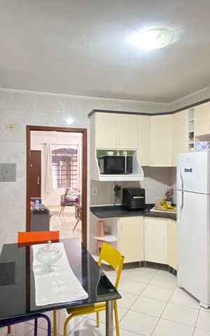 Casa à venda com 132m², 3 quartos e 2 vagas Casa à venda com 132m², 3 quartos e 2 vagasCozinha
