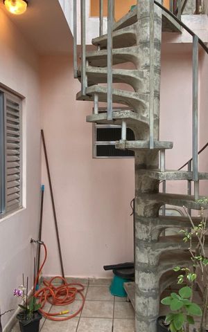 Casa à venda com 132m², 3 quartos e 2 vagas Casa à venda com 132m², 3 quartos e 2 vagasÁrea externa