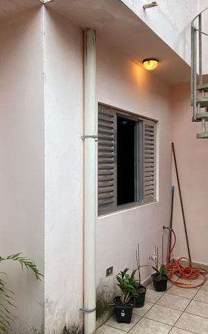Casa à venda com 132m², 3 quartos e 2 vagas Casa à venda com 132m², 3 quartos e 2 vagasÁrea externa