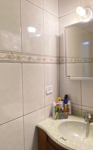 Casa à venda com 132m², 3 quartos e 2 vagas Casa à venda com 132m², 3 quartos e 2 vagasBanheiro