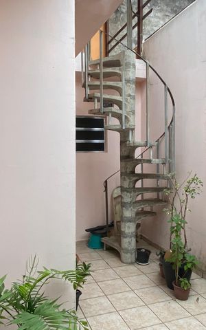Casa à venda com 132m², 3 quartos e 2 vagas Casa à venda com 132m², 3 quartos e 2 vagasÁrea externa