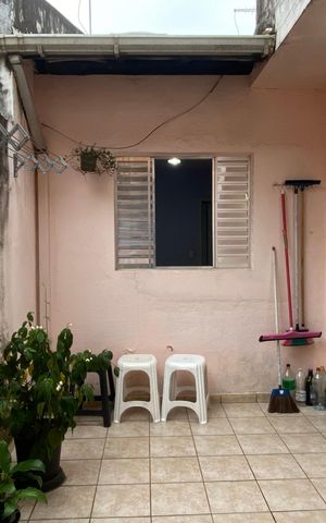 Casa à venda com 132m², 3 quartos e 2 vagas Casa à venda com 132m², 3 quartos e 2 vagasÁrea externa