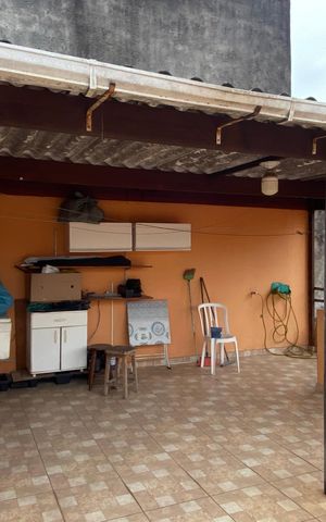 Casa à venda com 132m², 3 quartos e 2 vagas Casa à venda com 132m², 3 quartos e 2 vagasVaranda