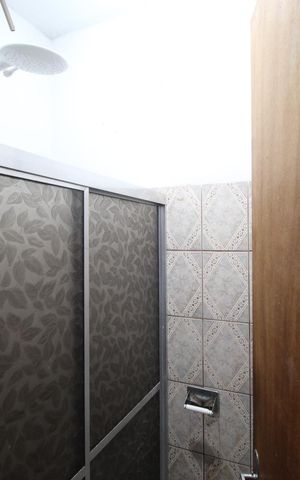 Casa à venda com 125m², 4 quartos e 1 vagaBanheiro