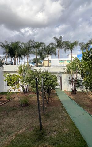 Casa à venda com 550m², 5 quartos e 4 vagasQuintal