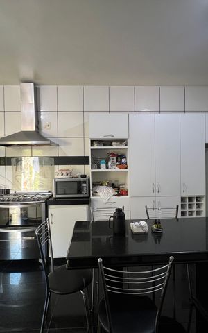Casa à venda com 550m², 5 quartos e 4 vagasCozinha - Armários