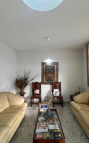 Casa à venda com 550m², 5 quartos e 4 vagasSala