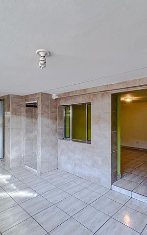 Casa à venda com 155m², 2 quartos e 1 vagaÁrea de Serviço
