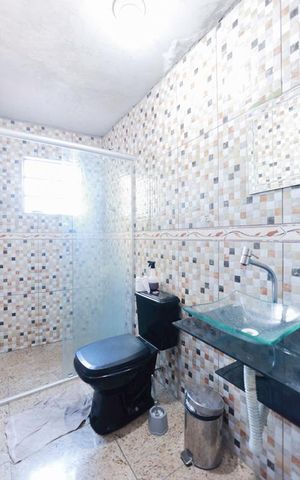 Casa à venda com 144m², 4 quartos e 3 vagas Casa à venda com 144m², 4 quartos e 3 vagasBanheiro social 1