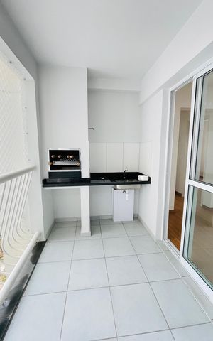 Apartamento para alugar com 82m², 2 quartos e 3 vagas Apartamento para alugar com 82m², 2 quartos e 3 vagasVaranda