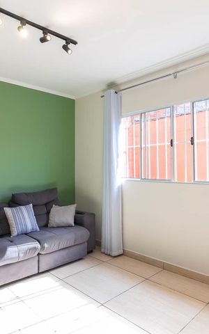 Casa à venda com 150m², 3 quartos e 2 vagas Casa à venda com 150m², 3 quartos e 2 vagasSala de Estar