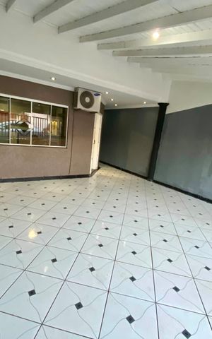 Casa à venda com 209m², 4 quartos e 2 vagas Casa à venda com 209m², 4 quartos e 2 vagasGaragem