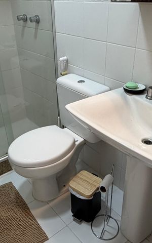 Apartamento à venda com 83m², 3 quartos e 2 vagas Apartamento à venda com 83m², 3 quartos e 2 vagasBanheiro social