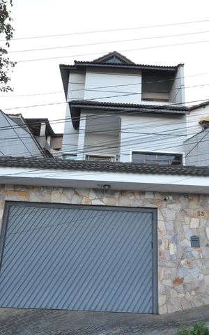 Casa à venda com 253m², 3 quartos e 5 vagasFachada