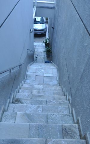 Casa à venda com 253m², 3 quartos e 5 vagasEscada