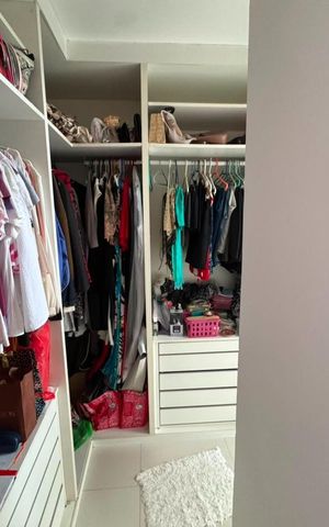 Apartamento à venda com 216m², 3 quartos e 4 vagas Apartamento à venda com 216m², 3 quartos e 4 vagasCloset