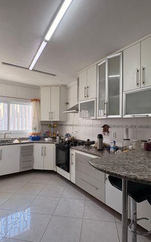 Casa à venda com 316m², 3 quartos e 5 vagas Casa à venda com 316m², 3 quartos e 5 vagasCozinha