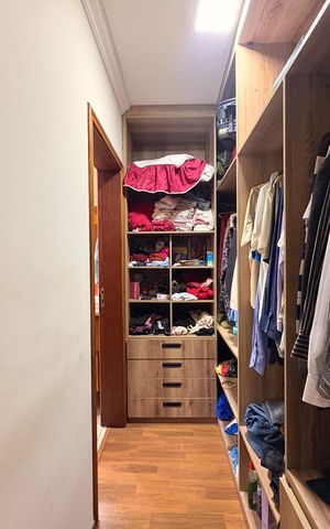 Casa à venda com 316m², 3 quartos e 5 vagas Casa à venda com 316m², 3 quartos e 5 vagasCloset suite