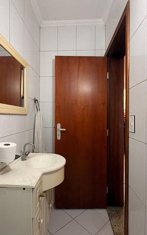 Casa à venda com 316m², 3 quartos e 5 vagas Casa à venda com 316m², 3 quartos e 5 vagasLavabo 2