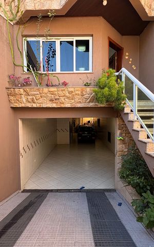 Casa à venda com 316m², 3 quartos e 5 vagas Casa à venda com 316m², 3 quartos e 5 vagasGaragem