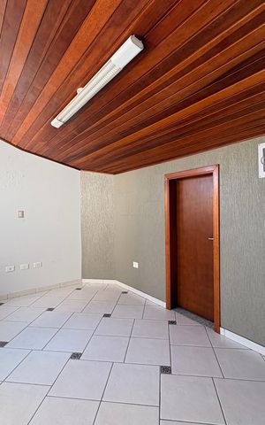 Casa à venda com 316m², 3 quartos e 5 vagas Casa à venda com 316m², 3 quartos e 5 vagasSótão