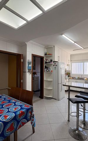 Casa à venda com 316m², 3 quartos e 5 vagas Casa à venda com 316m², 3 quartos e 5 vagasCozinha