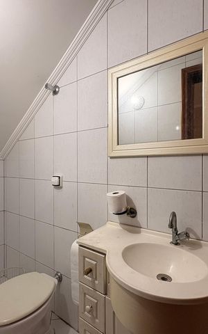 Casa à venda com 316m², 3 quartos e 5 vagas Casa à venda com 316m², 3 quartos e 5 vagasLavabo 2