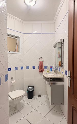 Casa à venda com 316m², 3 quartos e 5 vagas Casa à venda com 316m², 3 quartos e 5 vagasLavabo