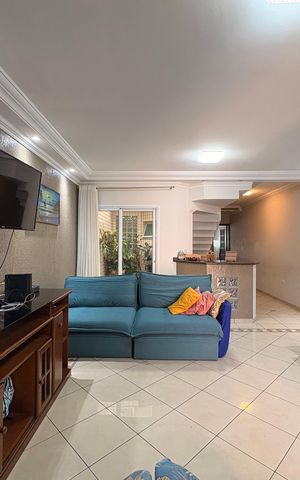 Casa à venda com 316m², 3 quartos e 5 vagas Casa à venda com 316m², 3 quartos e 5 vagasSala