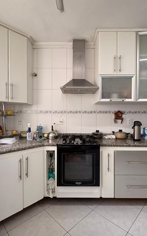Casa à venda com 316m², 3 quartos e 5 vagas Casa à venda com 316m², 3 quartos e 5 vagasCozinha
