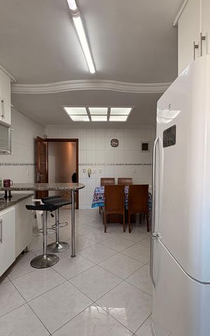 Casa à venda com 316m², 3 quartos e 5 vagas Casa à venda com 316m², 3 quartos e 5 vagasCozinha