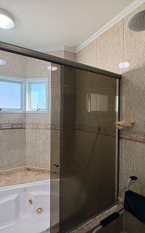 Casa à venda com 316m², 3 quartos e 5 vagas Casa à venda com 316m², 3 quartos e 5 vagasBanheiro da suíte