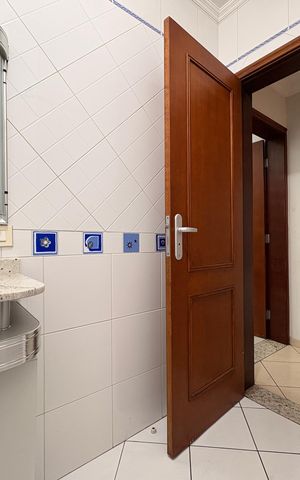 Casa à venda com 316m², 3 quartos e 5 vagas Casa à venda com 316m², 3 quartos e 5 vagasLavabo