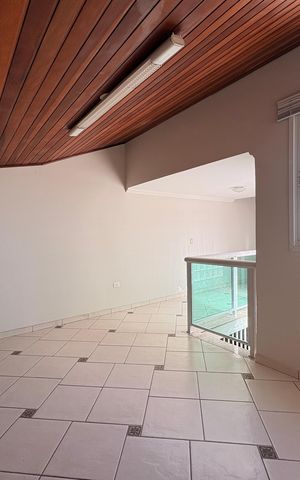 Casa à venda com 316m², 3 quartos e 5 vagas Casa à venda com 316m², 3 quartos e 5 vagasSótão